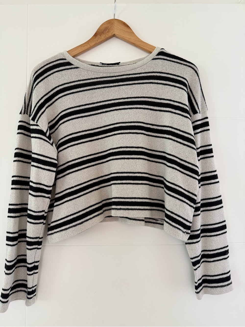 Zara Lightweight Stripped Cropped Sweater, size medium.